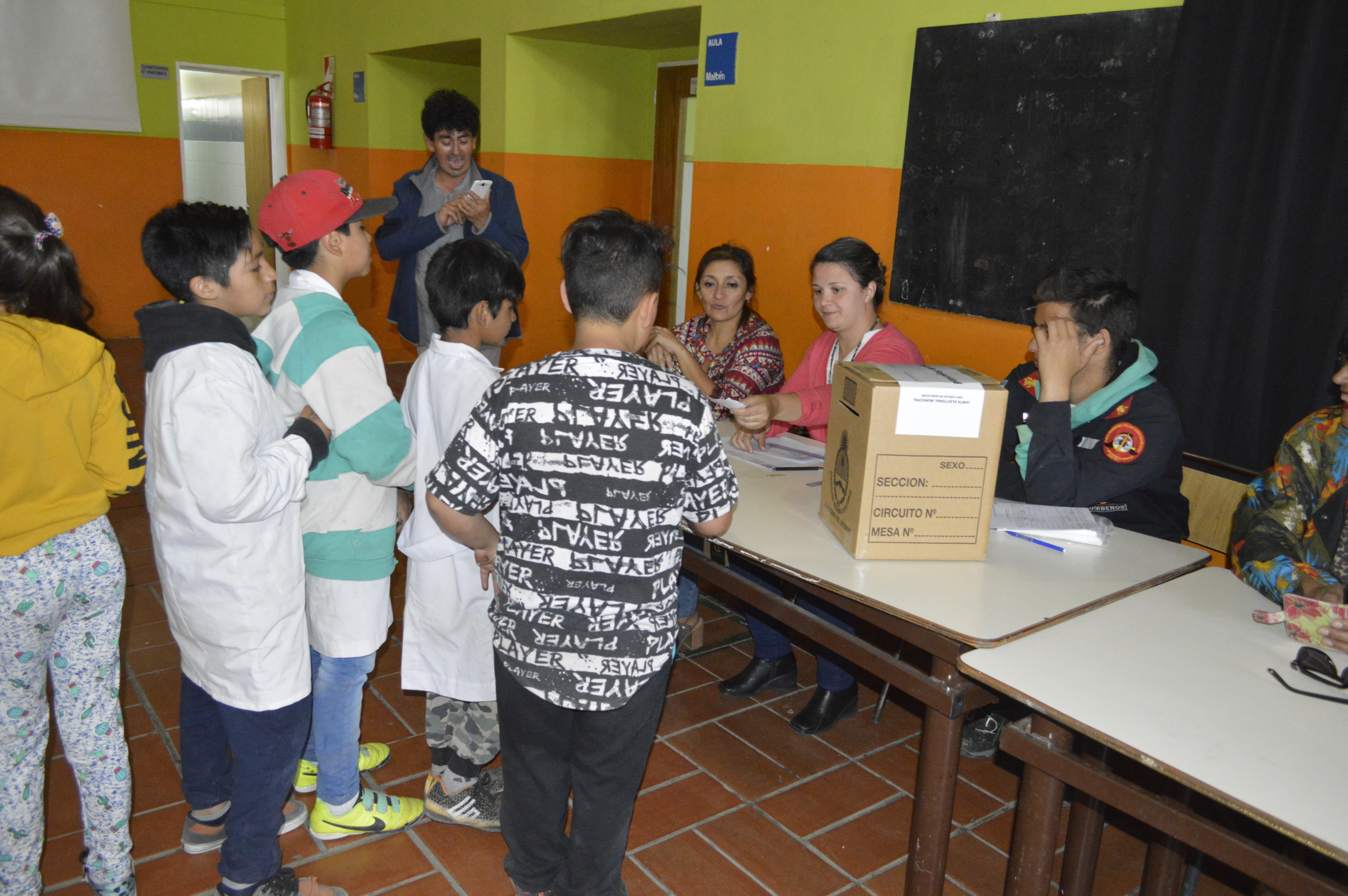 Alumnos primarios hacen Elección Vecinalista