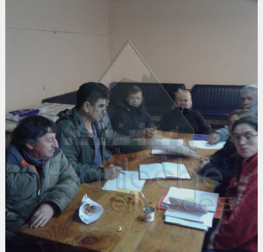 con varias irregularidades asume
