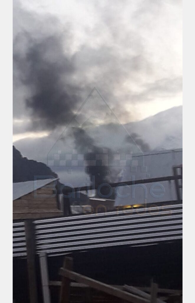 Municipio de Bariloche Intimado Imagen del humo visto desde las 645 vivendas