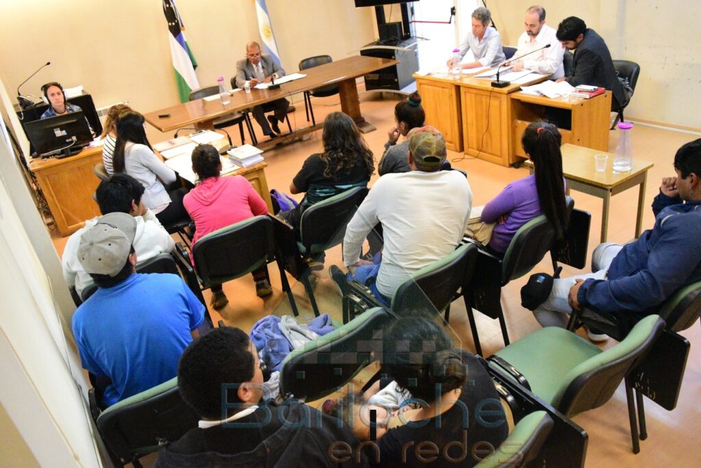 Vecinos demandan comprar