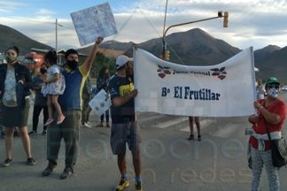 Vecinos cansados cortaron