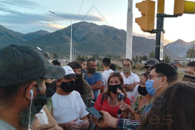 Vecinos cansados cortaron