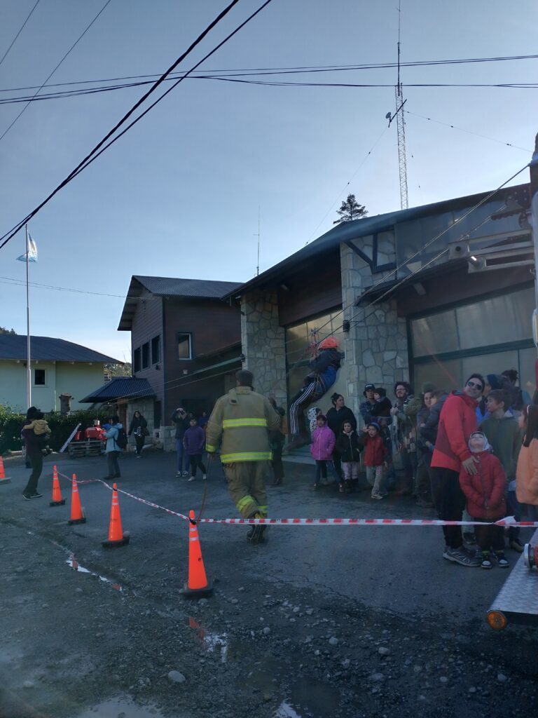 Día de la Niñez en el Cuartel de Bomberos Cerro Campanario Día de la Niñez en el Cuartel de Bomberos Cerro Campanario