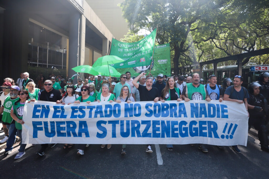Movilización de ATE por salarios y ajuste