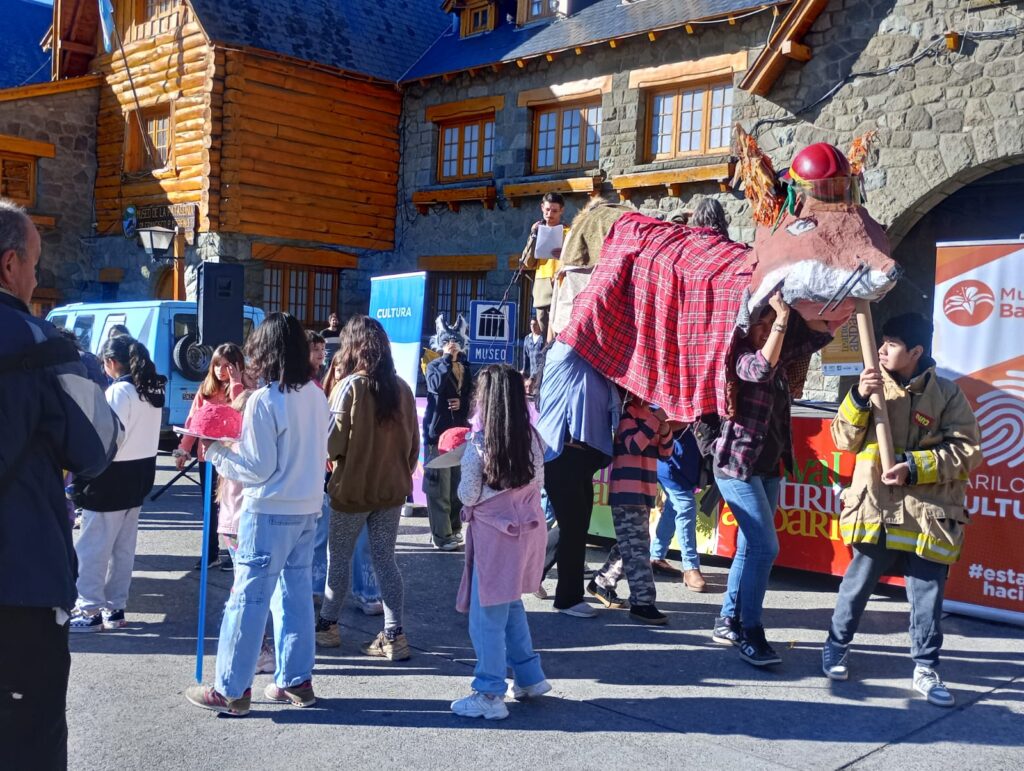 Títeres Gigantes y Héroes