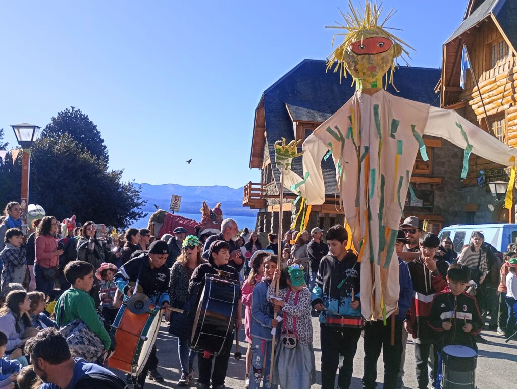 Títeres Gigantes y Héroes