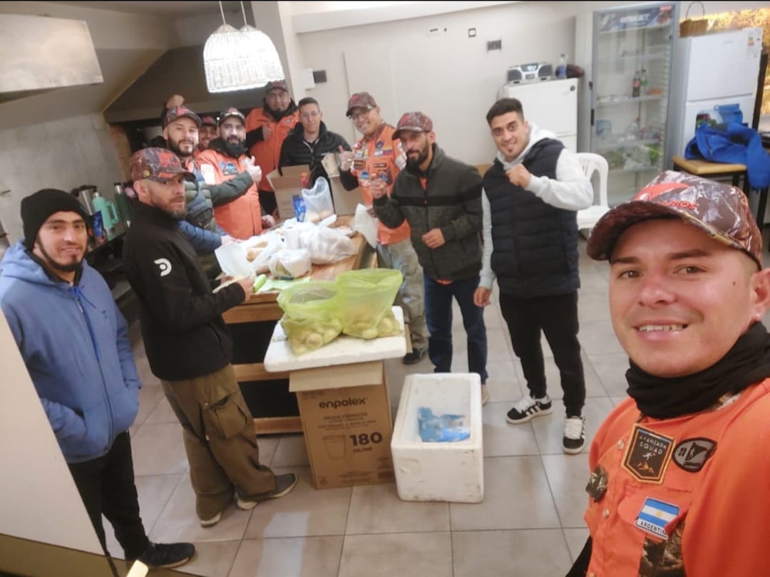 R.A.C.: Un grupo que sale cada jueves para ayudar a personas en situación de calle en Bariloche