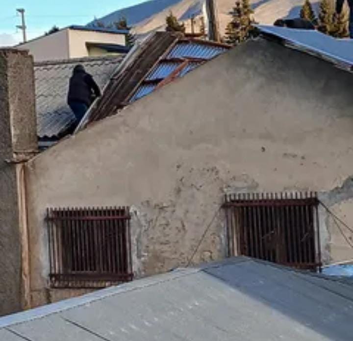 Temporal en Bariloche: voladuras de techos, problemas de agua y falta de electricidad en escuelas