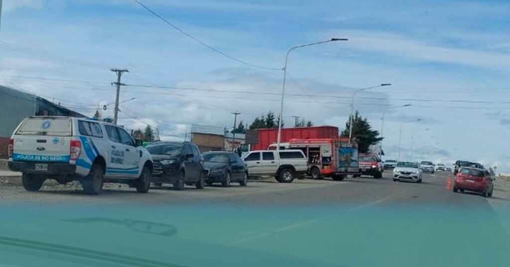 Accidente en Bariloche dejó un automovilista atrapado