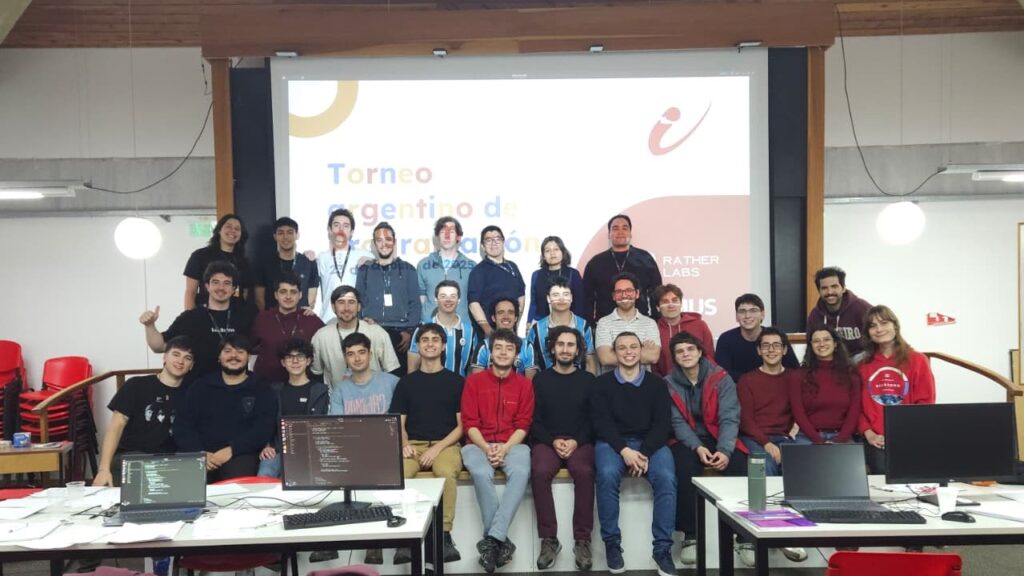 Estudiantes de la UNRN Sede Andina en Torneo Mundial de Programación
