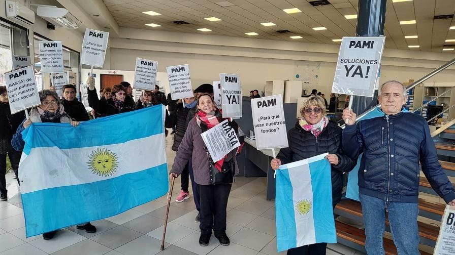 Jubilados y APDH demandan a PAMI por grave incumplimiento de entrega de medicamentos