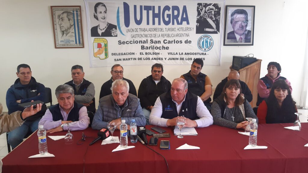 Marchan trabajadores hoteleros y gastronómicos de Bariloche en rechazo de la Reforma Laboral