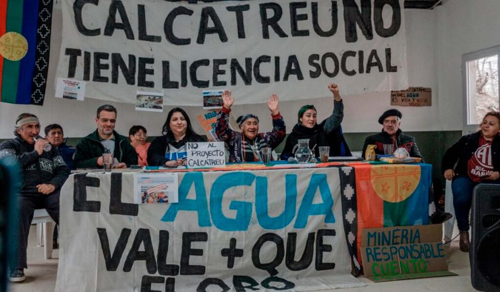 por el agua y minería