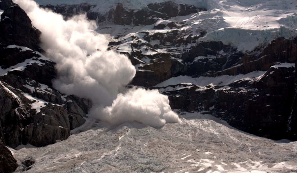 Proyecto busca derogar autorización minera en zona glaciaria