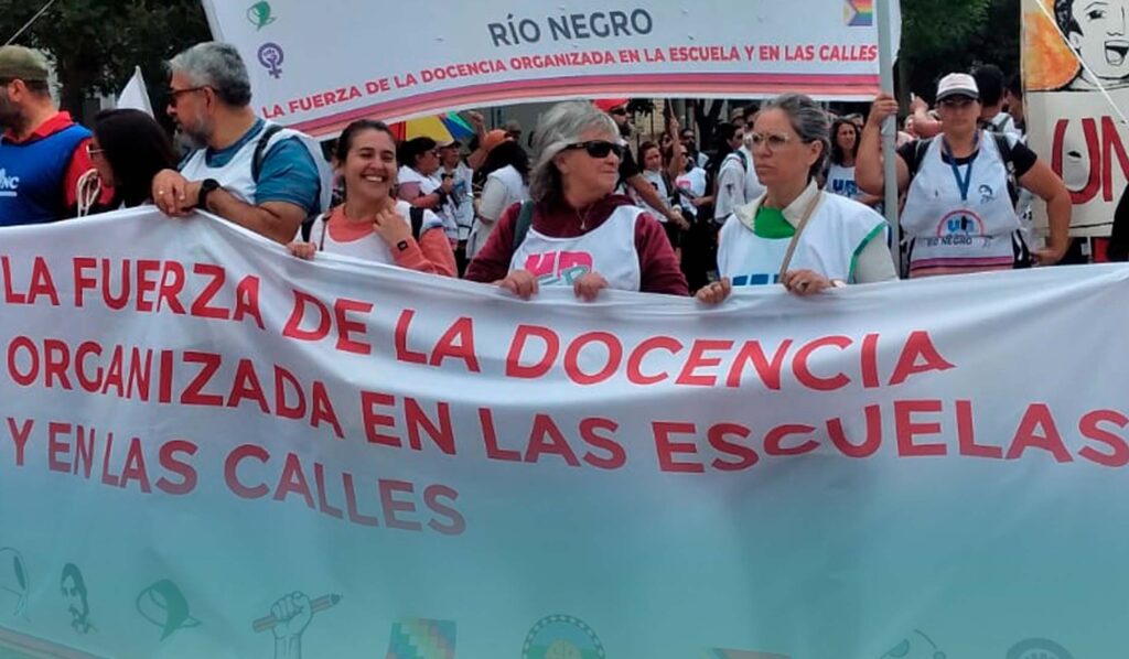Docentes de Bariloche reivindican salarios justos tras descuentos por paro
