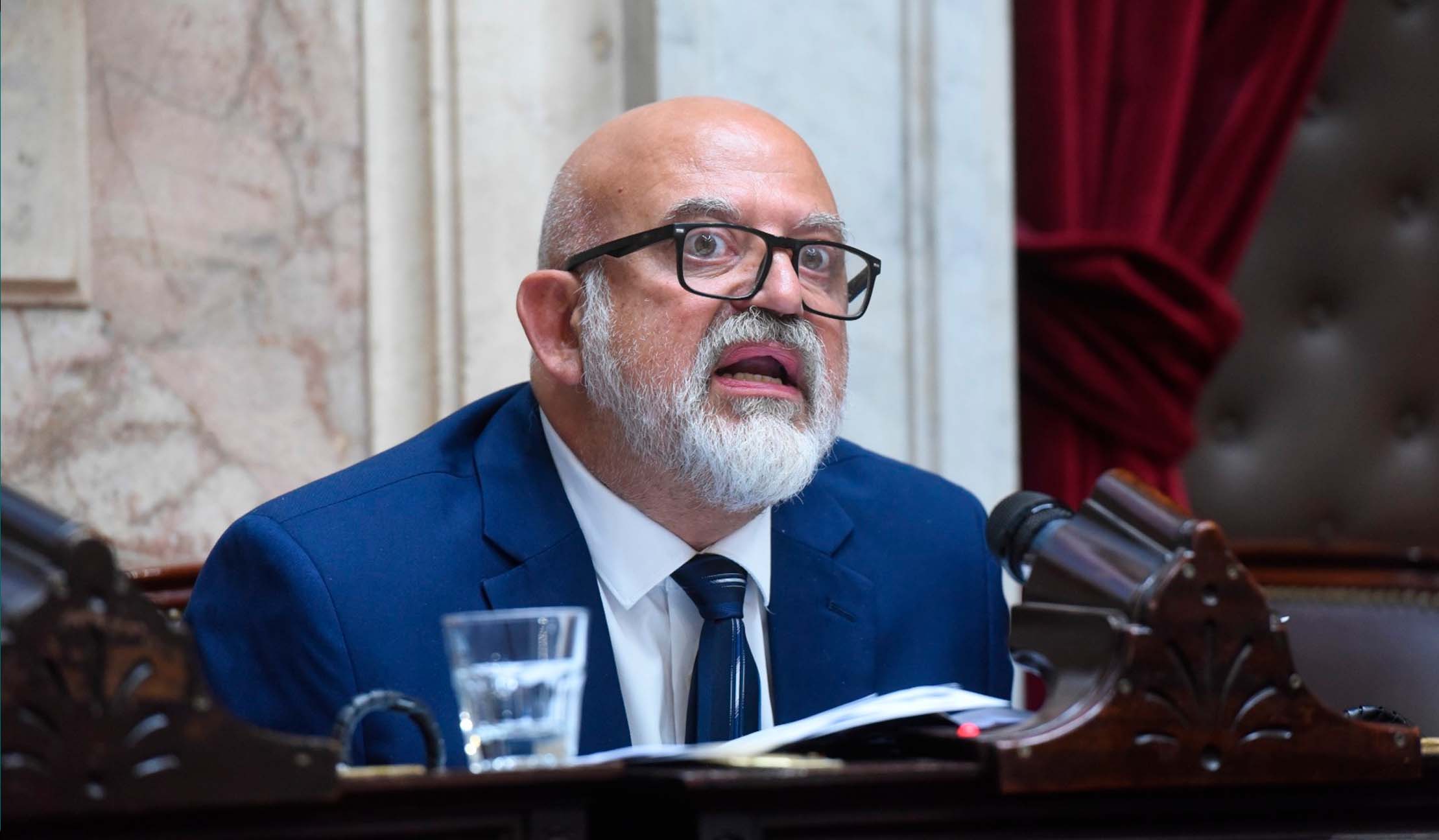 Diputado Mango exige que Joe Lewis no ingrese al país por condena