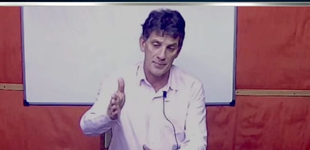 Para Costa Brutten Cobarrubia es un desagradecido que no resolvió nada.