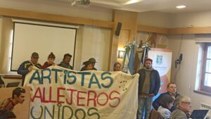 Concejales regulan la actividad de artistas tras la prohibición