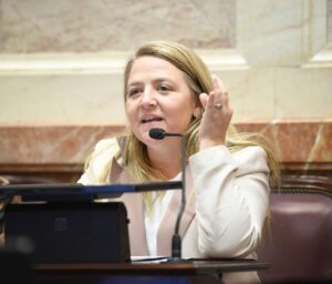 Ana Marks impulsa una ley que protege a familias endeudadas
