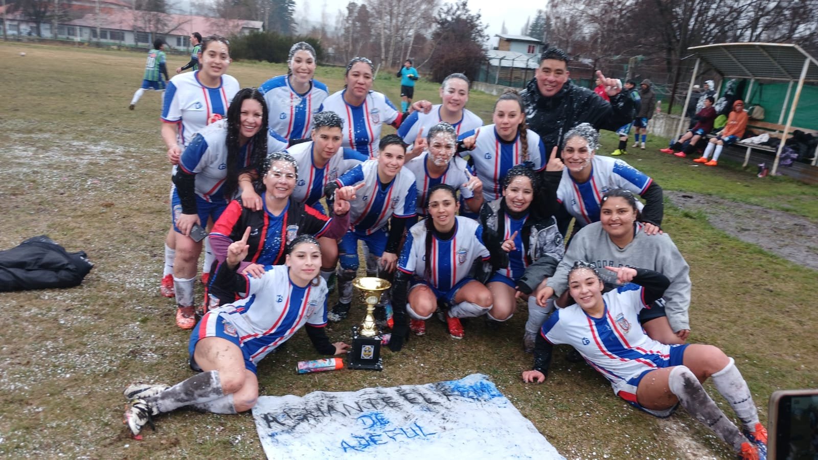 La selección femenina de ADEFUL se consagró campeona en El Bolsón