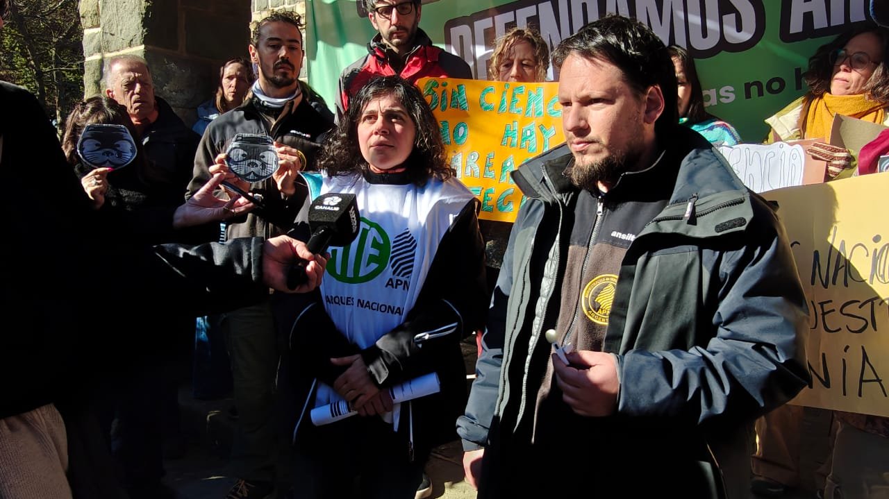 Trabajadores de Parques Nacionales exigen que devuelvan sus sueldos