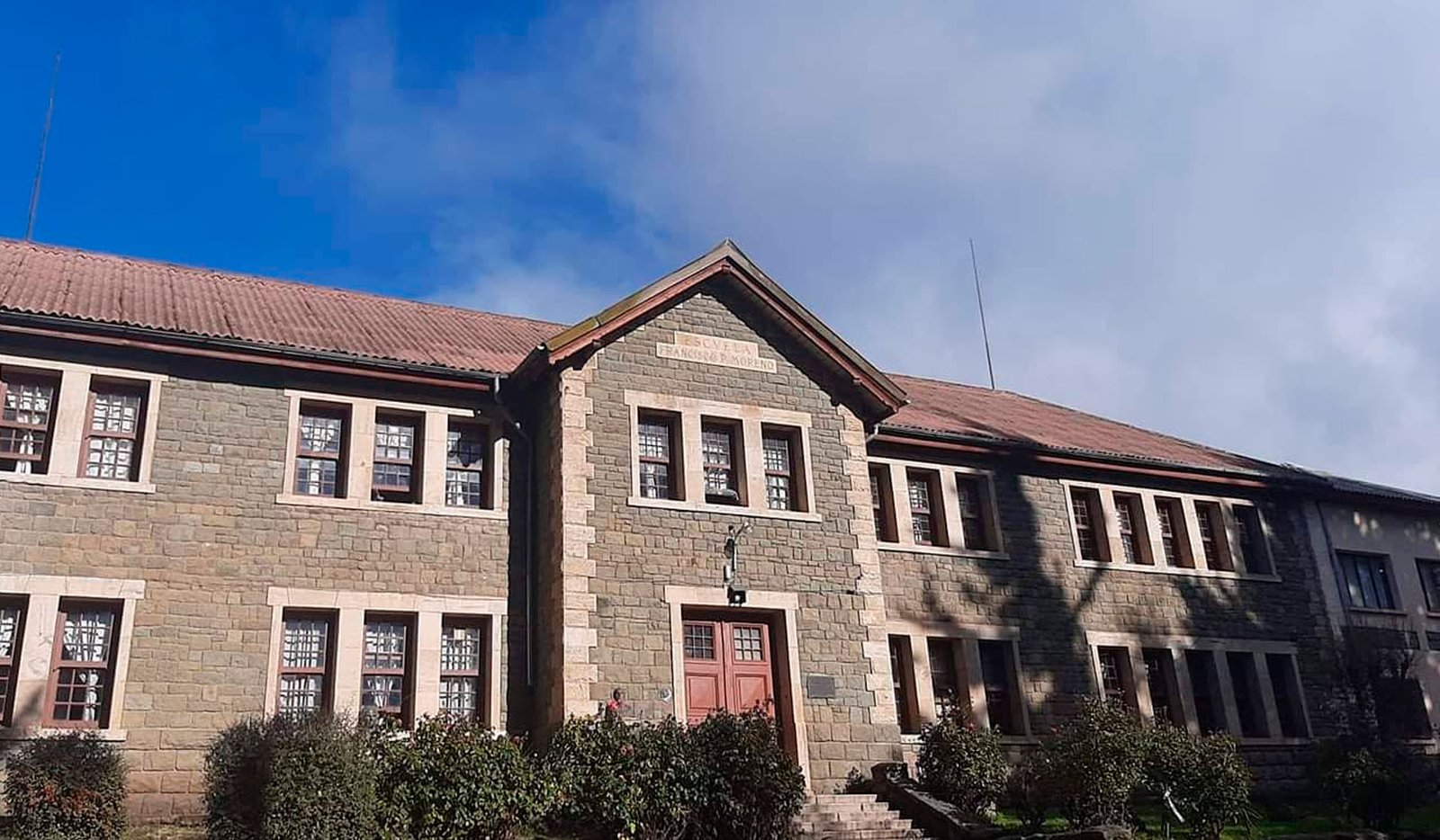 Proponen usar dinero municipal para la reparación de la Escuela 16.